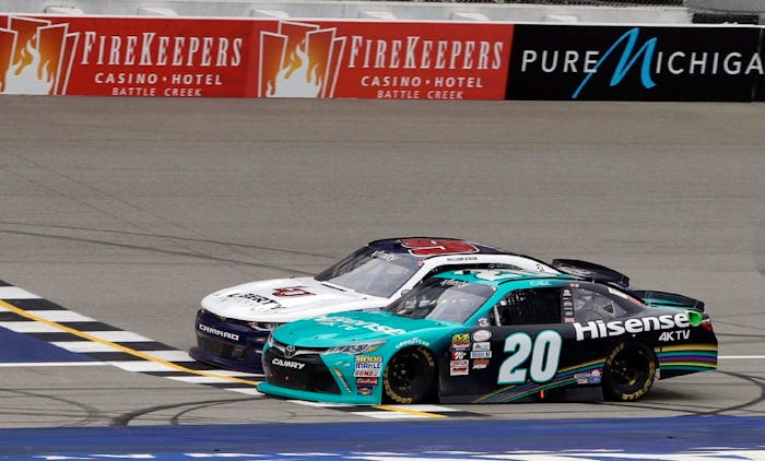 Hamlin nips Byron in thriller